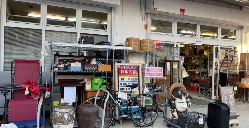 リサイクルショップ楽市 1