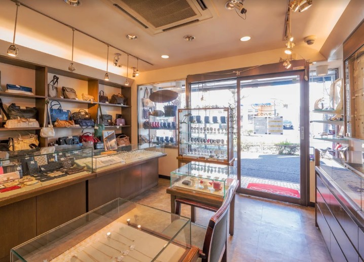 オークハウスいすず質店青葉台店 1